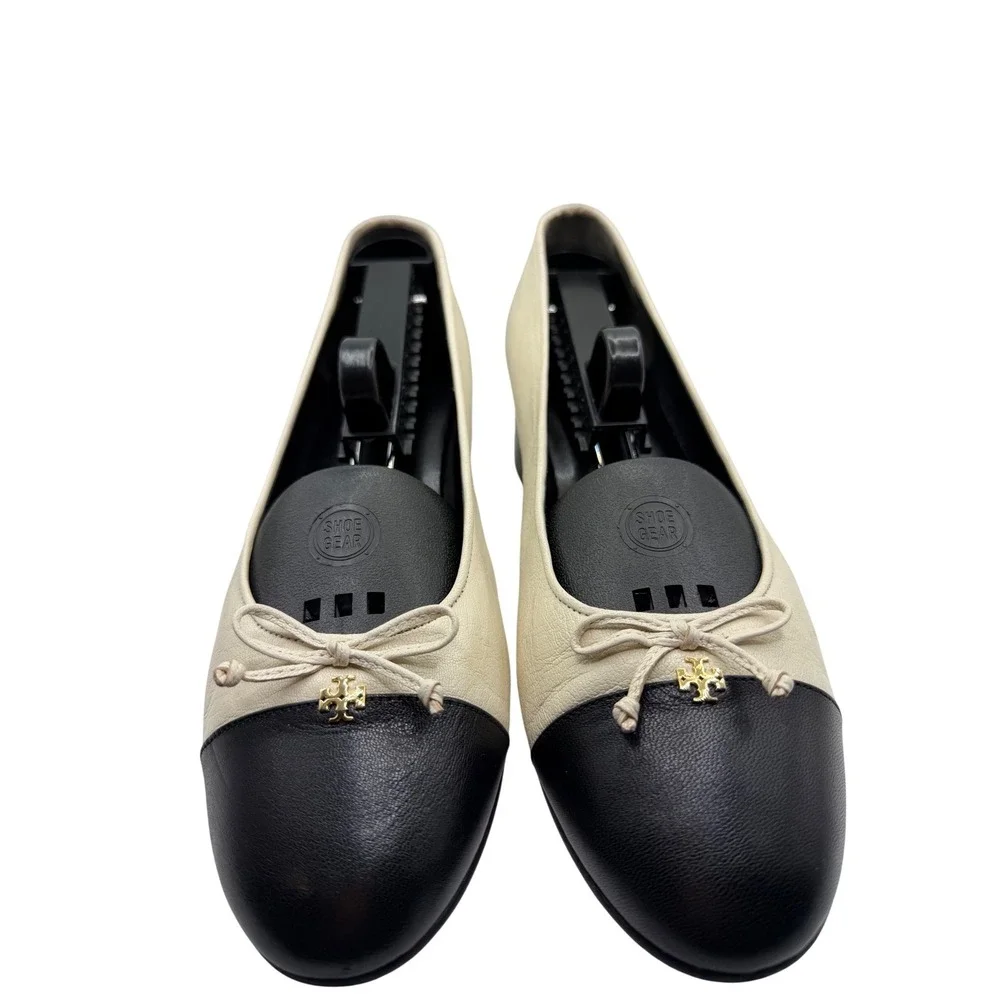 Tory Burch Two‎ Tone Cap Toe Block Heel Pumps Cream Black Gold Logo Size 8M